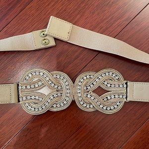 Gold belt with stretch. Bought at BCBG size M (no tags).